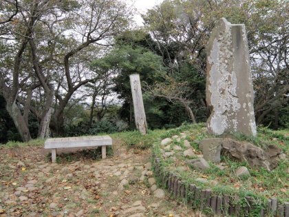 山頂標柱と浅間大神の石碑