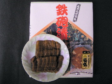 成田山御用達しま瓜の「鉄砲漬け」と八街名物「ピーナッツ煎餅」