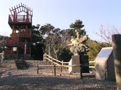 伏姫の像と展望台