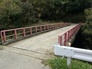 門前の相川に架かる橋