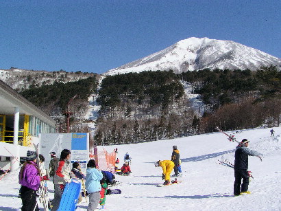 ゴンドラ駅横手前から見た磐梯山