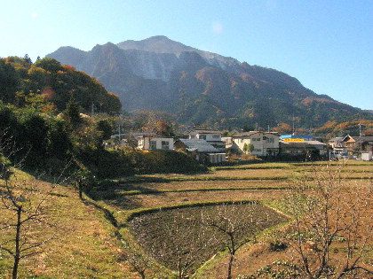 国道から見た武甲山