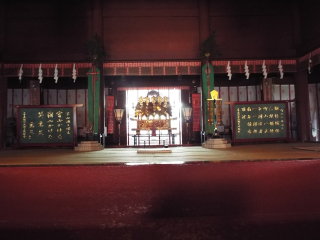 拝殿の中