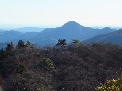 西御荷鉾山とオドケ山
