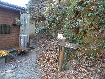 茶屋後の伊豆ヶ岳入口