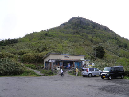 笠ヶ岳と峠の茶屋