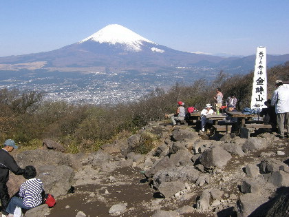 左前方に富士山