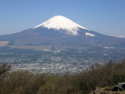 富士山の右山裾に北岳、仙丈ヶ岳、甲斐駒ヶ岳