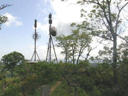 山頂の電波塔