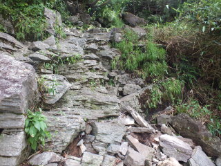 岩の階段
