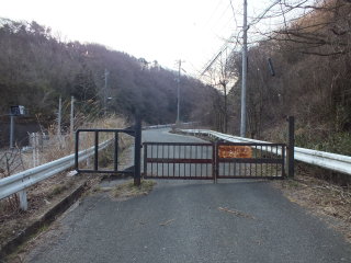 旧道のゲート
