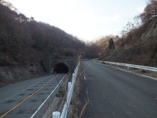 本山トンネルの横