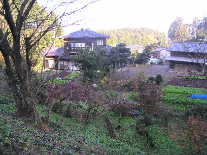 神社前の風景