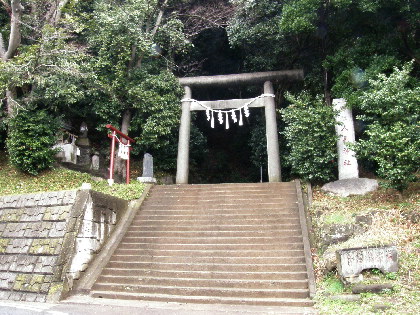人見神社入口の石段