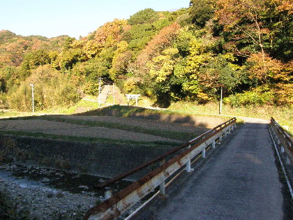保田川と安岡神社の鳥居
