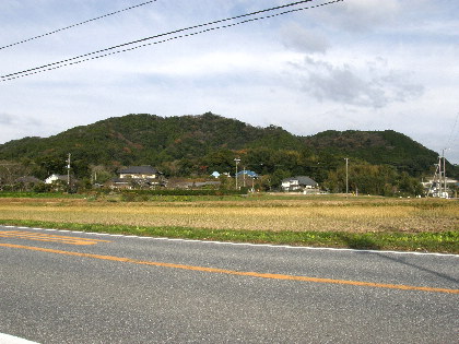 粟斗入口から北西に見た鴨川富士