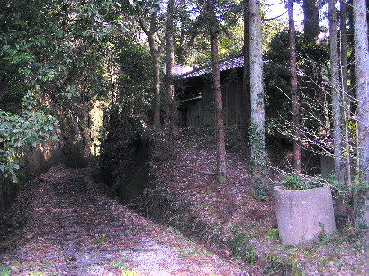 熊野神社横の細い道