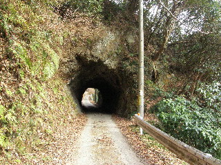 最初のトンネル