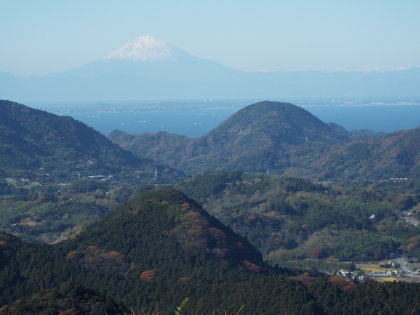 冨士山に南アルプス、手前に津辺野山