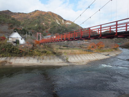 あゆのつり橋と矢祭山