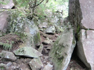 岩の迷路