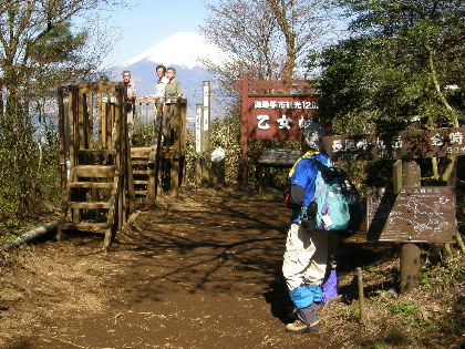 乙女峠の富士山展望台と写真撮影台
