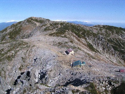 中岳と木曽駒ヶ岳、背後には北アルプス
