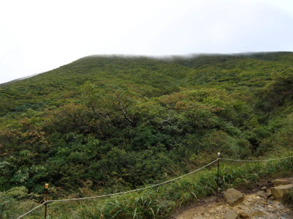 左（東）に栗駒山