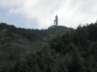 東に見える御巣鷹山の電波塔
