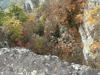 足下の断崖絶壁