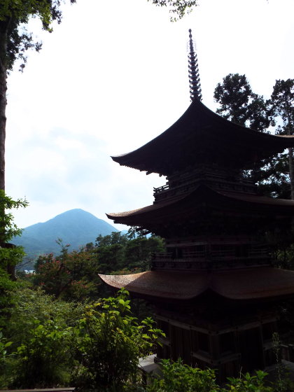 夫神山と三重塔