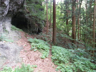 左（北）側の岩壁
