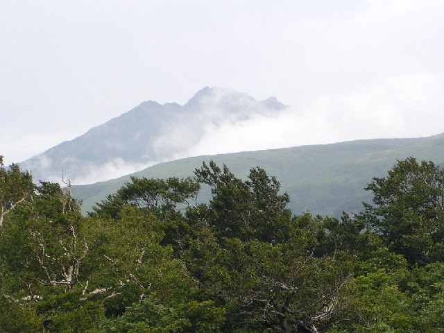 雲間に見えた鳥海山